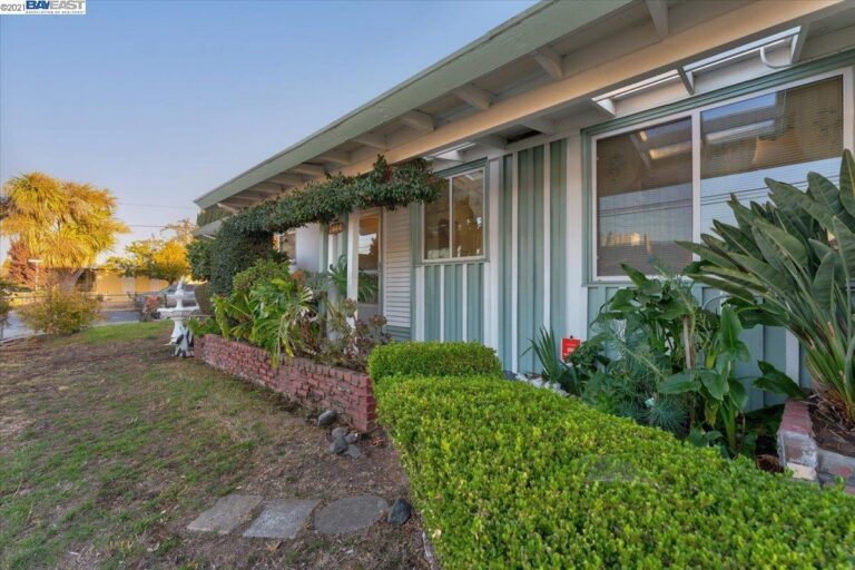 1444 Kavanaugh Dr, East Palo Alto 94303